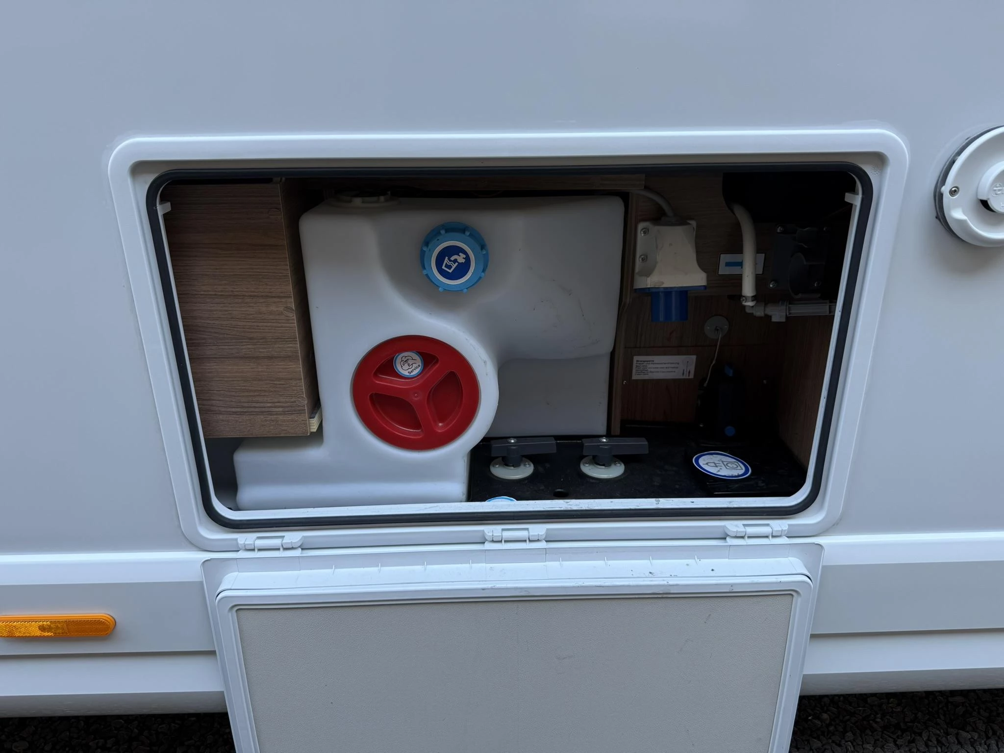 Hoofdafbeelding Knaus R12 700 MEG Live 3300Km. Nieuwstaat, zeer compleet