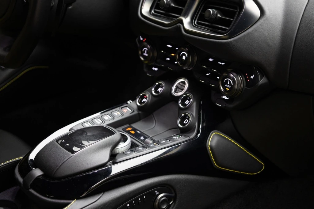 Hoofdafbeelding Aston Martin V8 Vantage