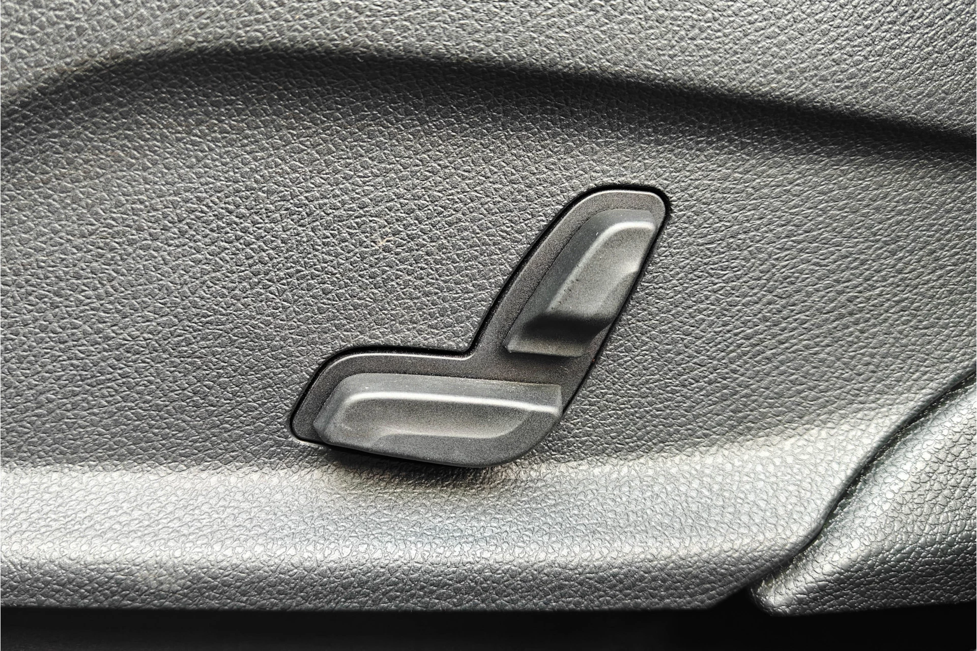 Hoofdafbeelding Mercedes-Benz EQC