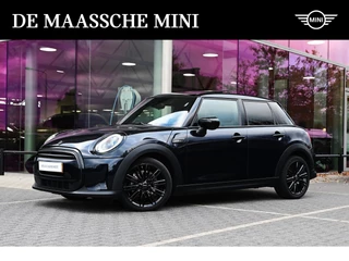MINI Cooper Hatchback Classic Automaat / Panoramadak / Sportstoelen / Stuurverwarming / Comfort Access / LED / Stoelverwarming / Airconditioning / Cruise Control / PDC