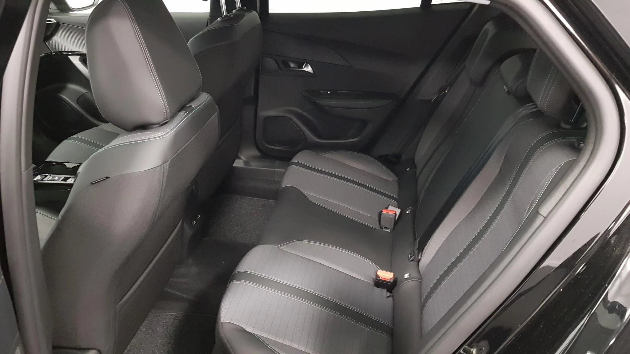 Hoofdafbeelding Peugeot e-2008