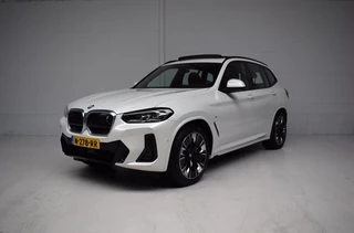 BMW IX3 High Executive 80 kWh SOH 100% FACELIFT ORG.NED / PANORAMADAK / EL.TREKHAAK / 360CAMERA / LEER / HARMAN-KARDON / CARPLAY