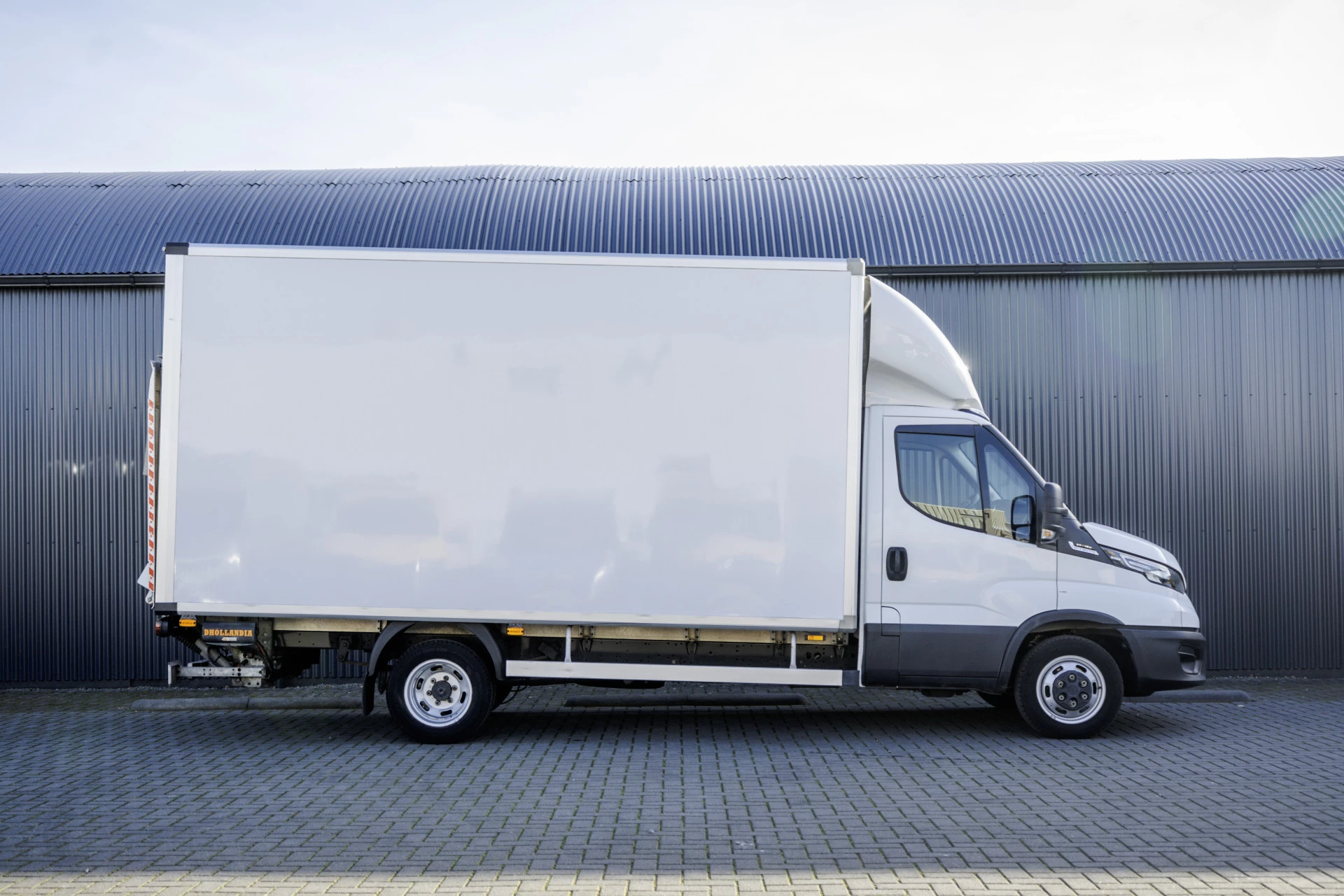 Hoofdafbeelding Iveco 35C16 | 3.0L |  Bakwagen met Laadklep | N1 | Automaat | Cruise | Navi |  3-Zits