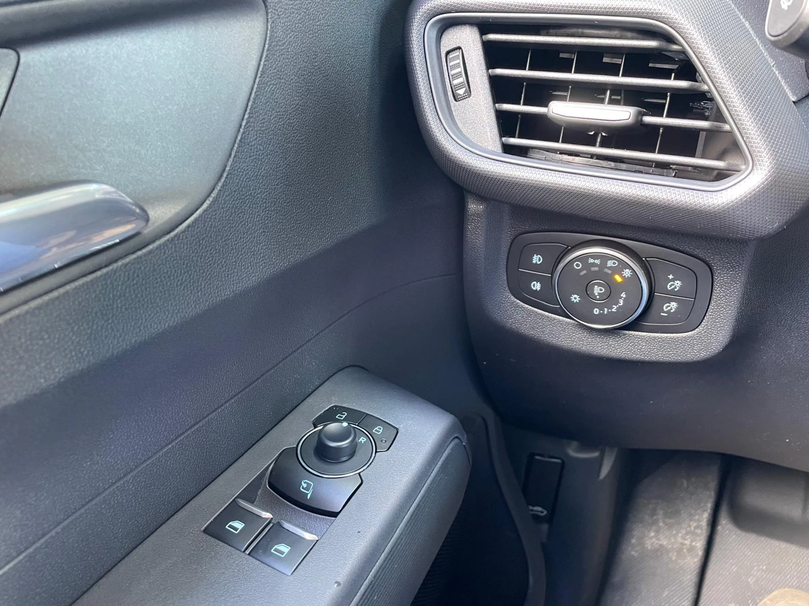 Hoofdafbeelding Ford E-Transit Courier