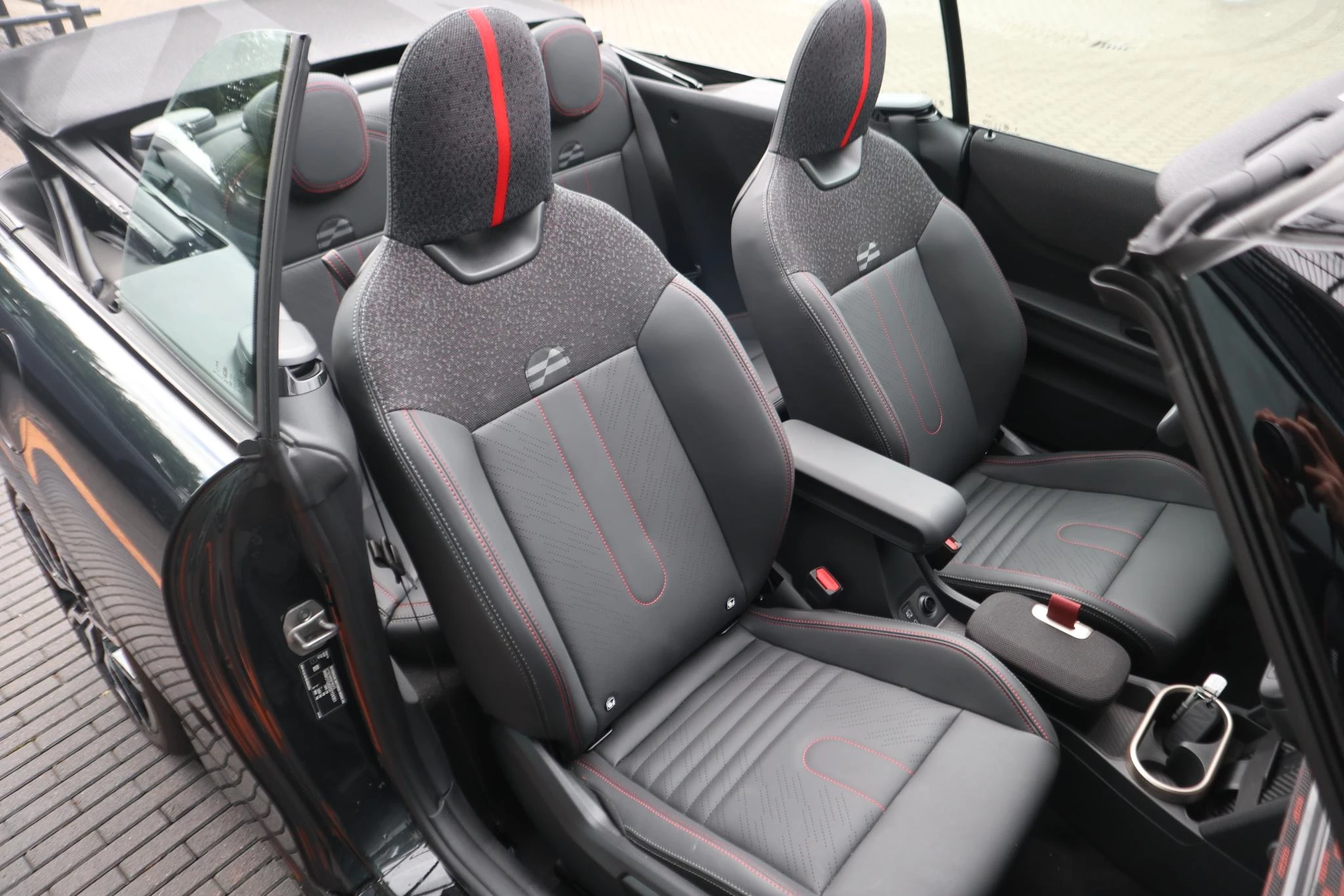 Hoofdafbeelding MINI Cabrio