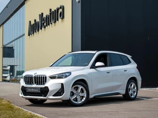 Hoofdafbeelding BMW X1 BMW X1 sDrive20i Steptronic M-Sport | Trekhaak | Elektrische stoelen | Adap. LED | Harman Kardon | Schuif-kantel Pano | 360 Camera