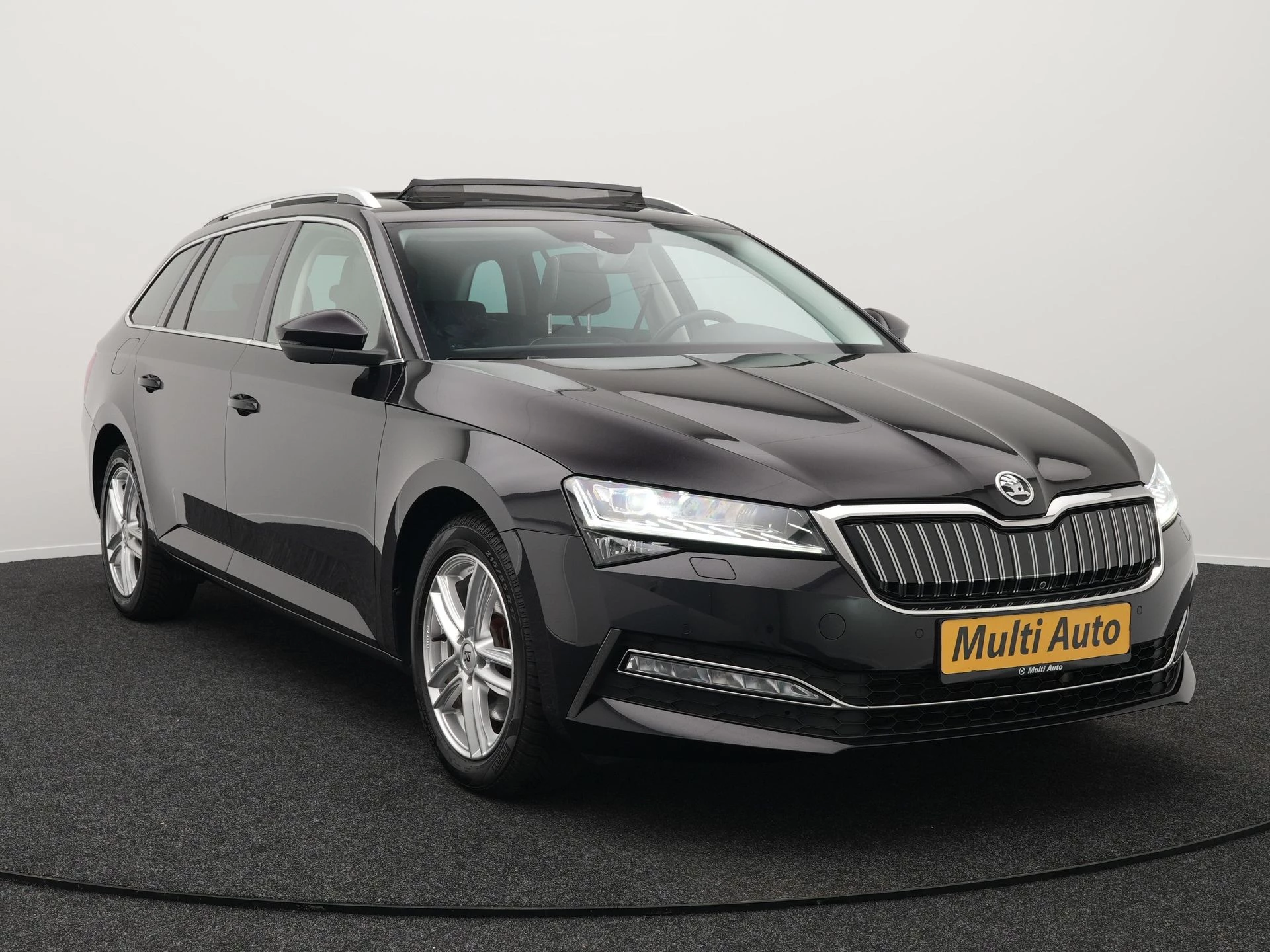 Hoofdafbeelding Škoda Superb