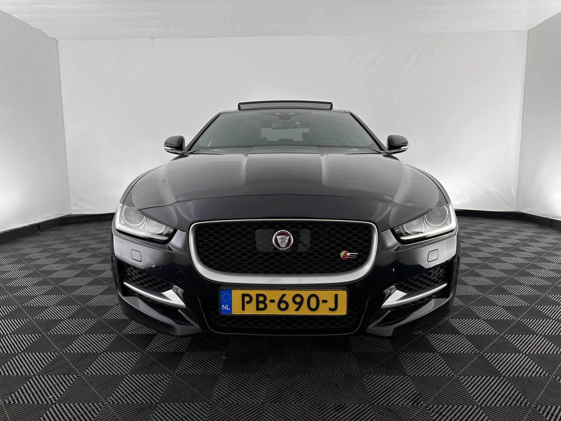Hoofdafbeelding Jaguar XE