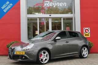 Alfa Romeo Giulietta 1.4 T 170PK AUTOMAAT QV-LINE | 18" LICHTMETALEN VELGEN 5 GAATS | ALCANTARA/LEDEREN BEKLEDING | CLIMATE CONTROL | ROSSO REMKLAUWEN | NAVIGATIE | DAB+ RADIO | PARKEERSENSOREN ACHTER |