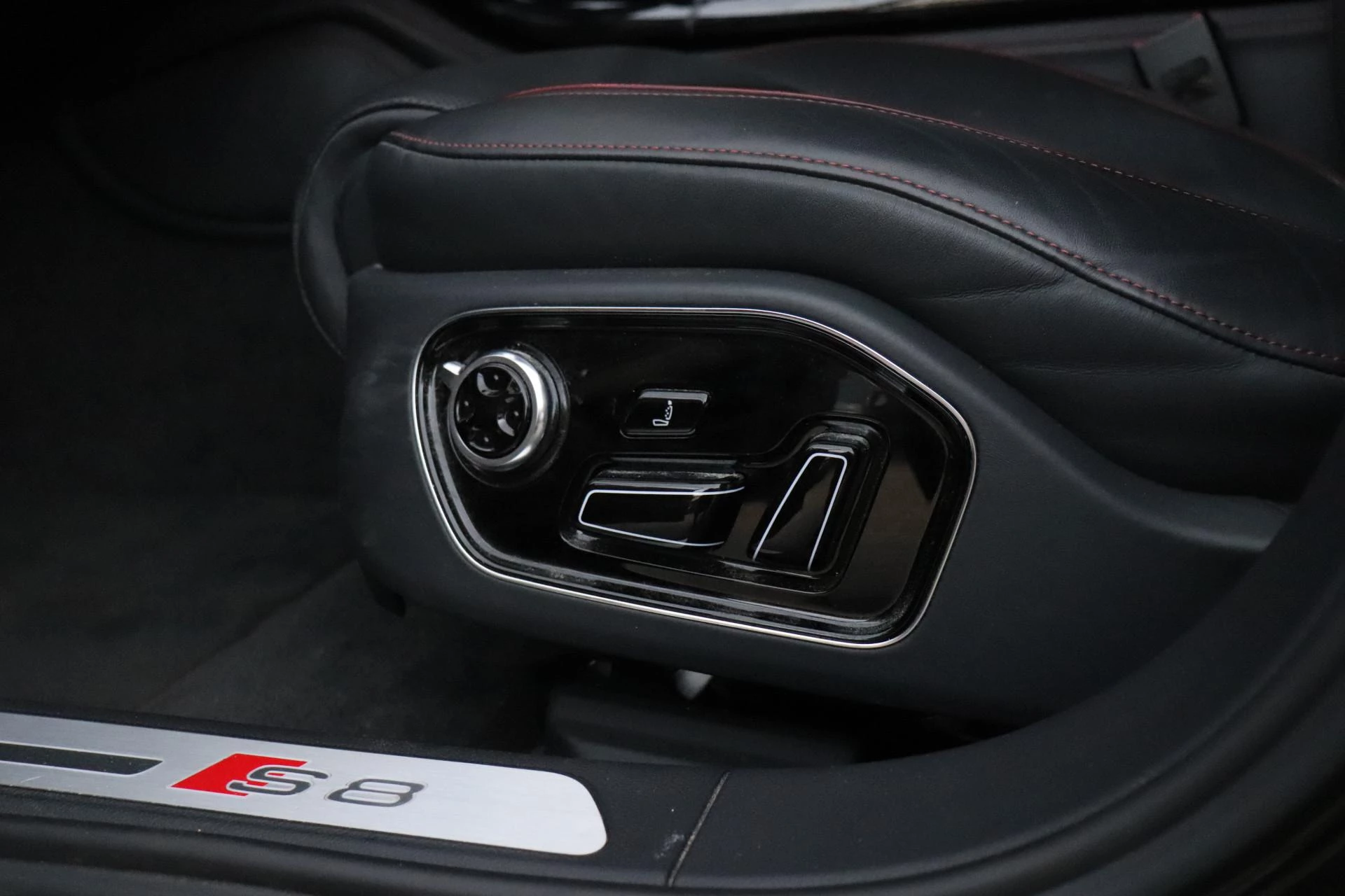 Hoofdafbeelding Audi A8