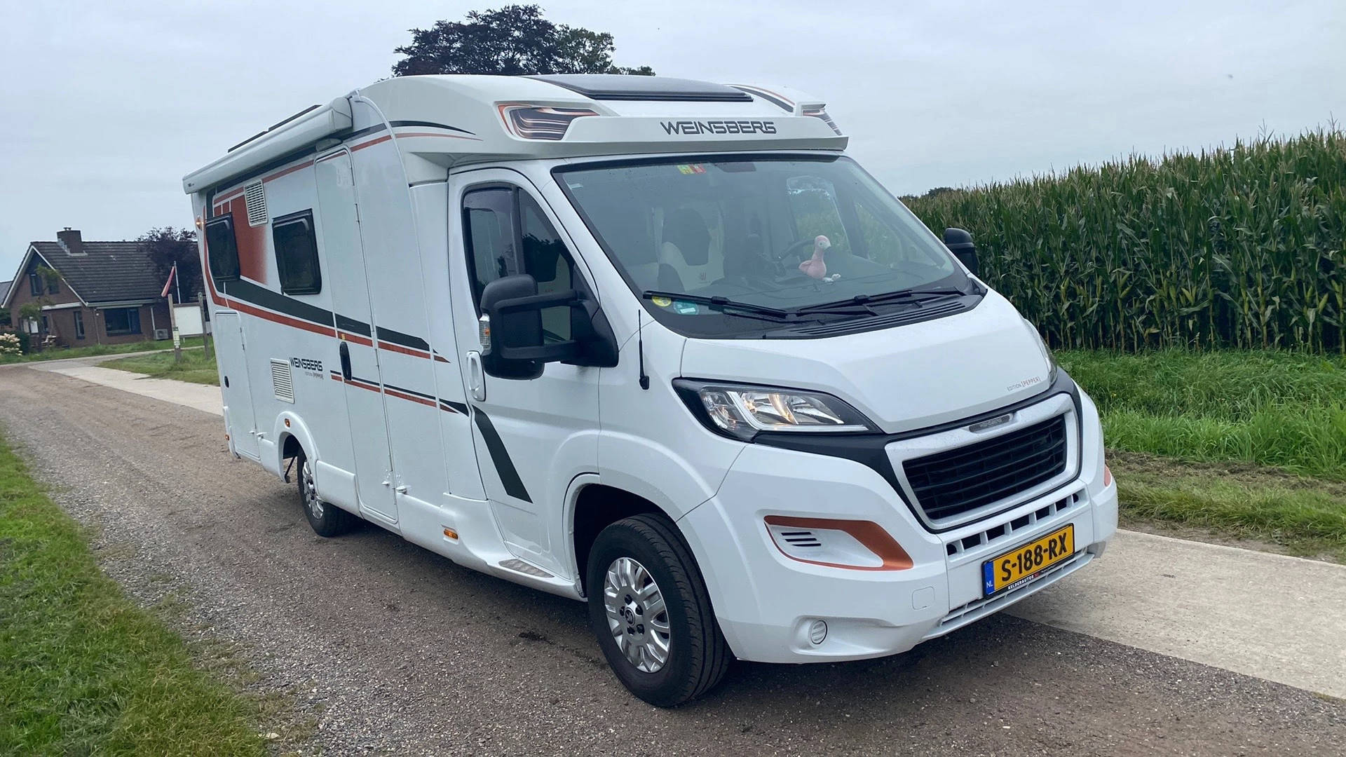 Hoofdafbeelding Weinsberg R57