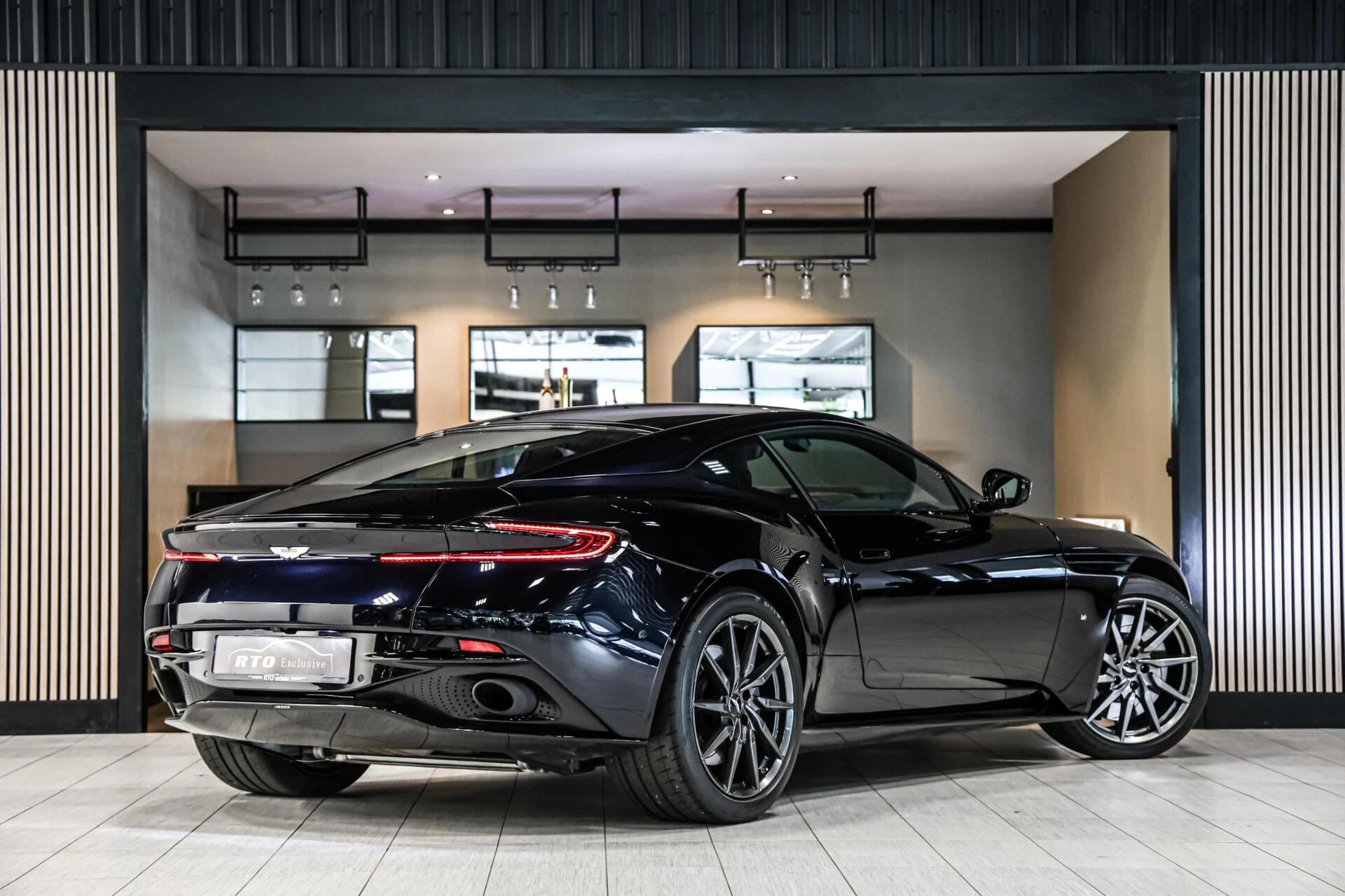 Hoofdafbeelding Aston Martin DB11