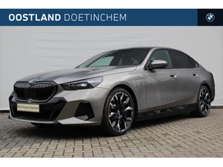 BMW 5 Serie 550e xDrive M Sport Automaat / Panoramadak / Adaptief onderstel / Stoelventilatie / Parking Assistant Professional / Bowers & Wilkins / Adaptieve LED / Comfort Access