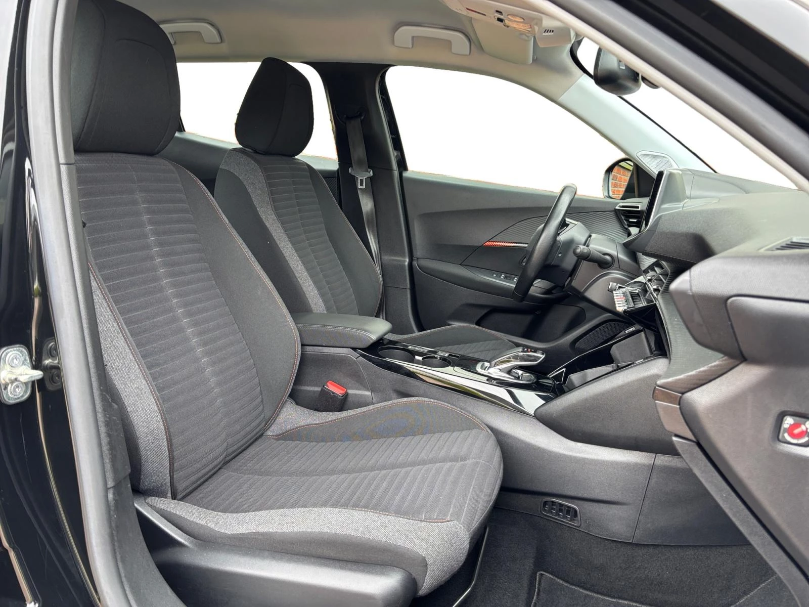 Hoofdafbeelding Peugeot e-2008