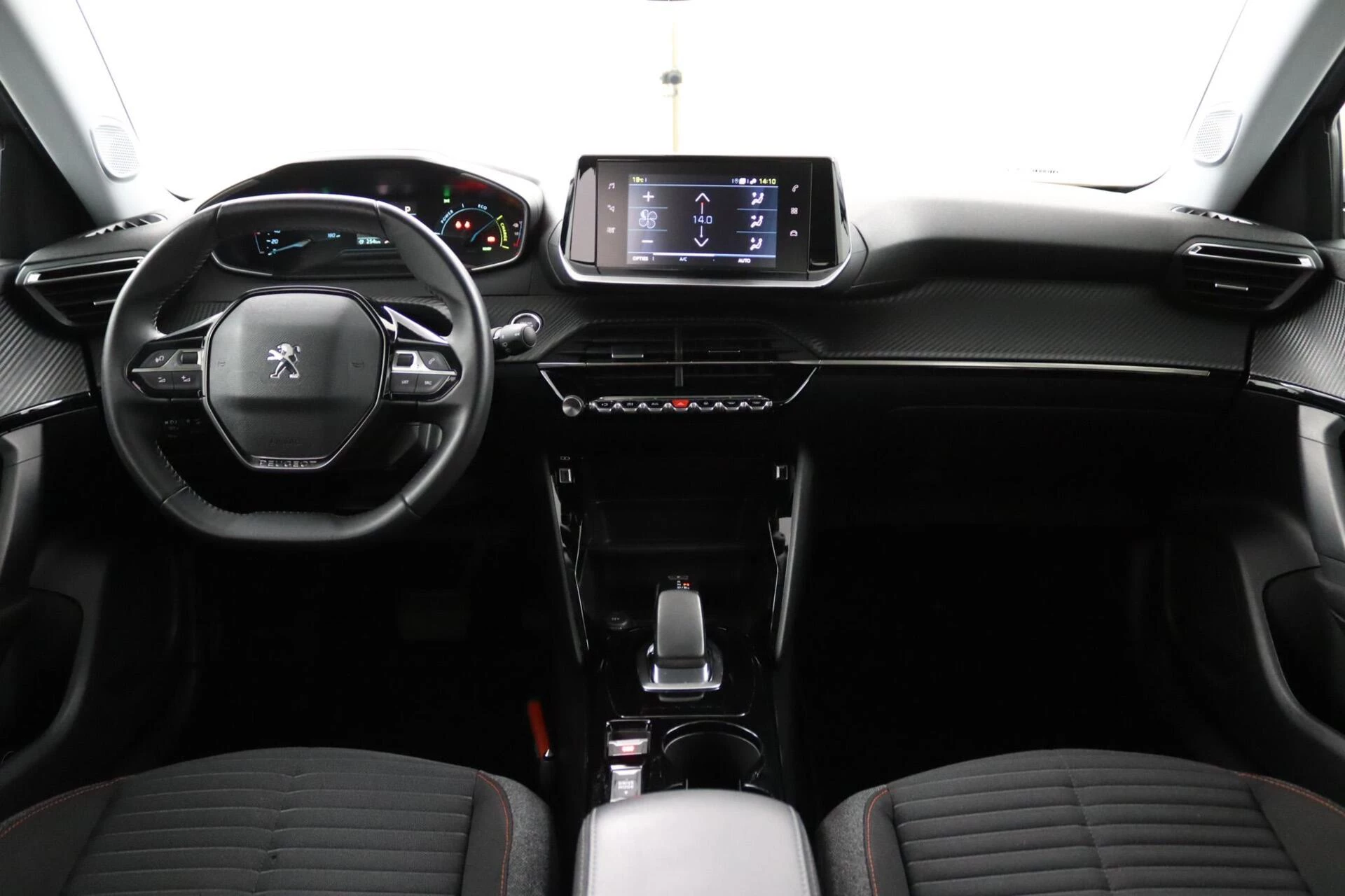 Hoofdafbeelding Peugeot e-2008