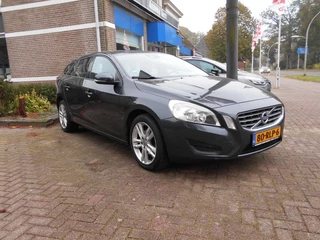Hoofdafbeelding Volvo V60 Volvo V60 T3 Kinetic 150pk NL-auto !!!