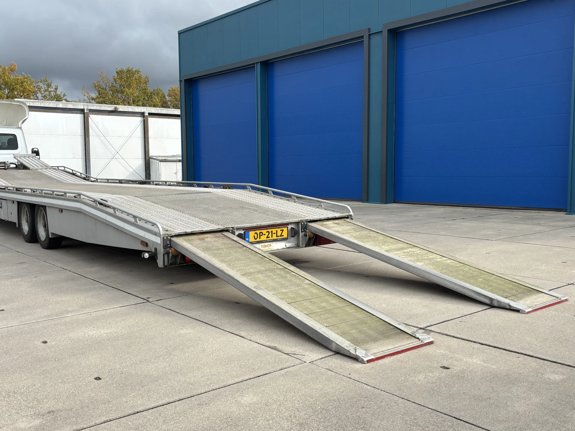 Hoofdafbeelding Iveco 40C18 3.0 180 PK Automaat Be Trekker + Autotransporter Tijhof voor 3 auto's
