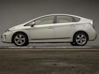 Toyota Prius 1.8 Executive Business (NAVI,LED,CRUISE,CAMERA,STOELVERWARMING,SPORTSTOELEN,PDC,NIEUWE APK,GETINT,NETTESTAAT)