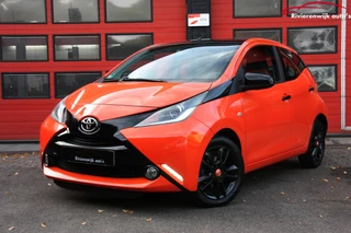 Hoofdafbeelding Toyota Aygo Toyota Aygo 1.0 VVT-i x-clusiv Airco,Two-Tone,Camera,Cruise
