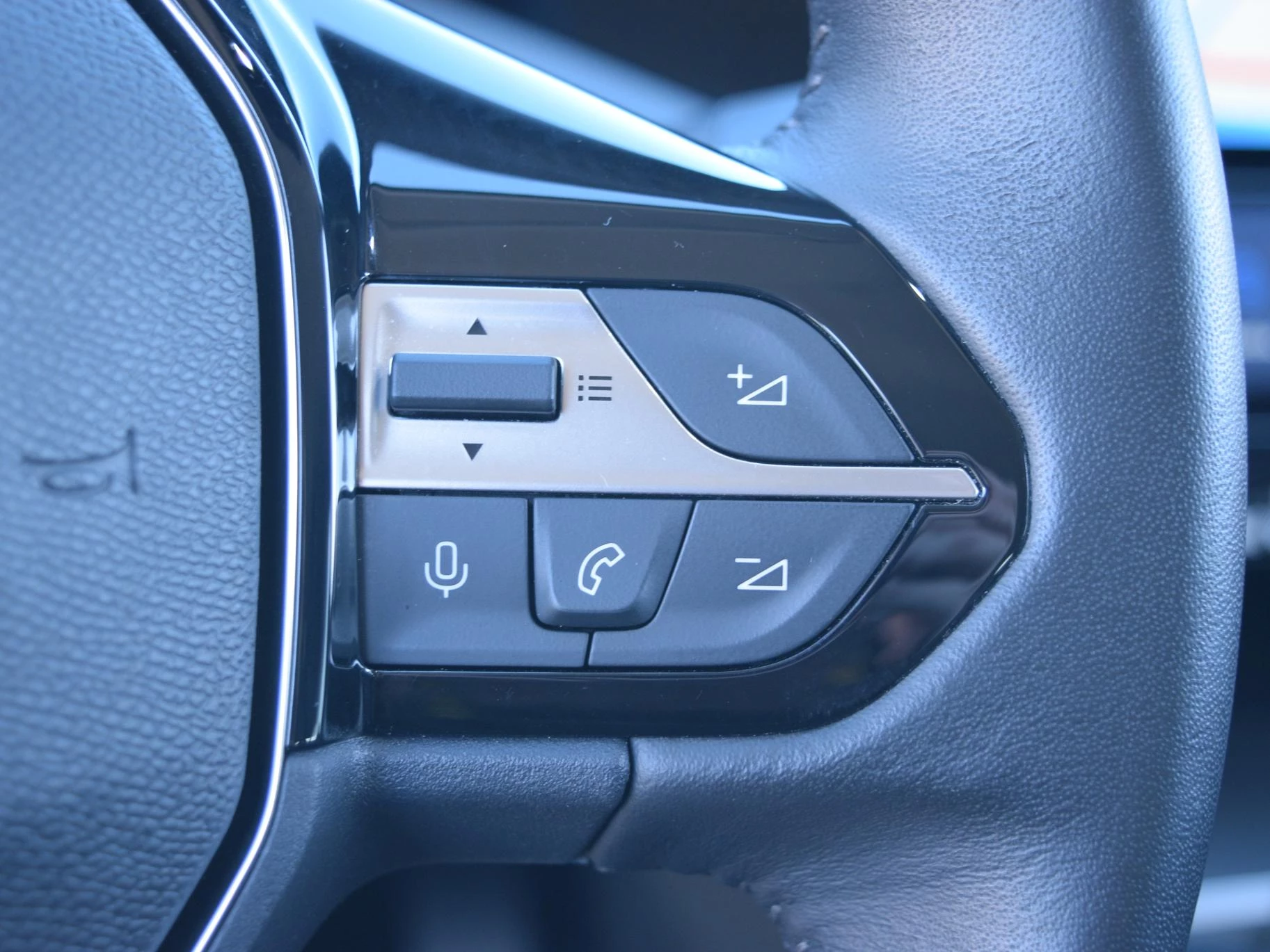 Hoofdafbeelding Peugeot e-308