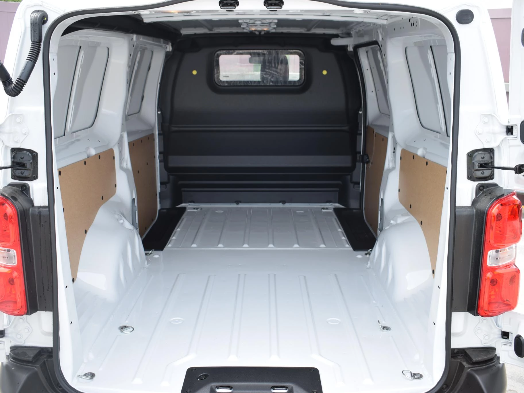 Hoofdafbeelding Peugeot e-Expert