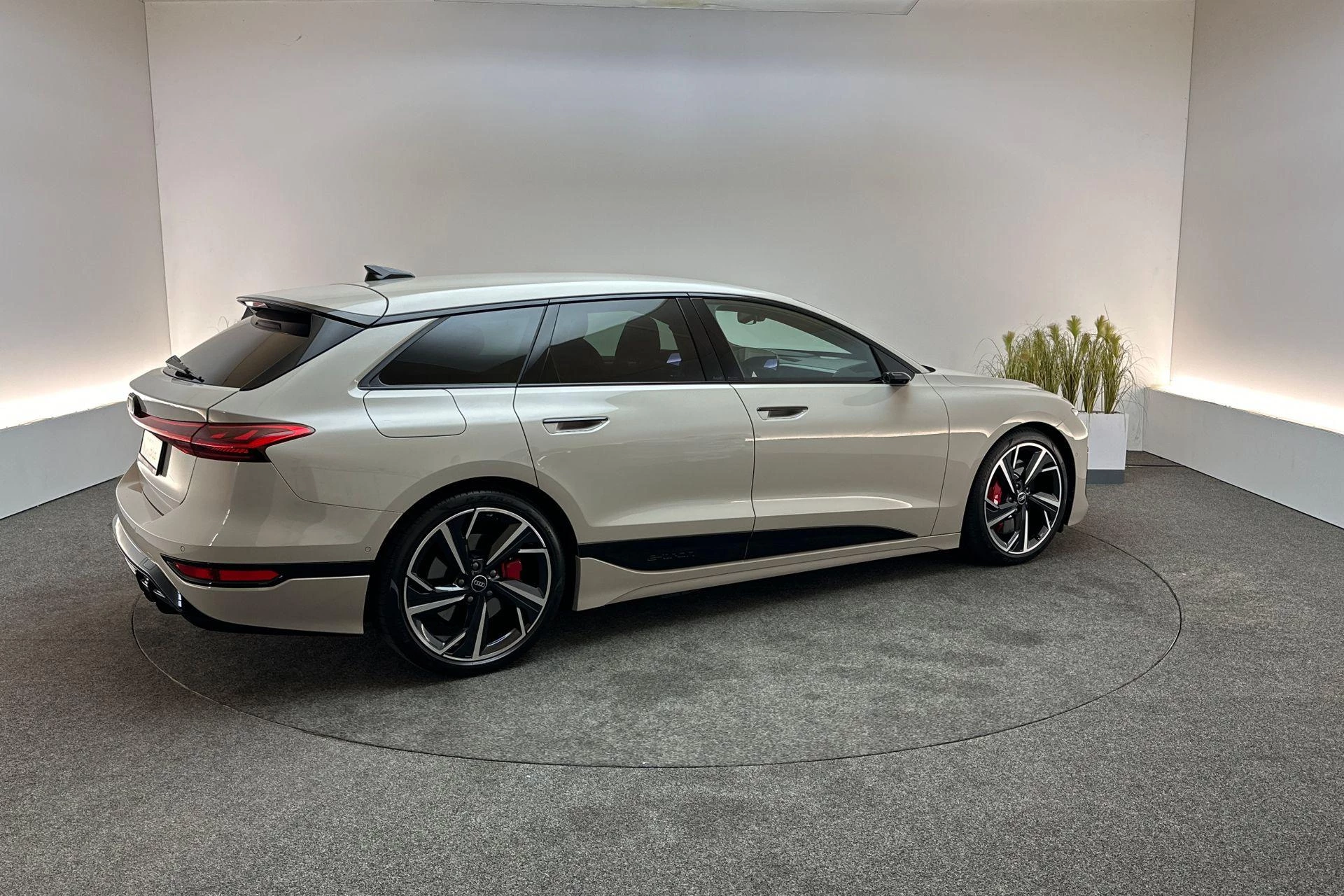 Hoofdafbeelding Audi S6 Avant e-tron