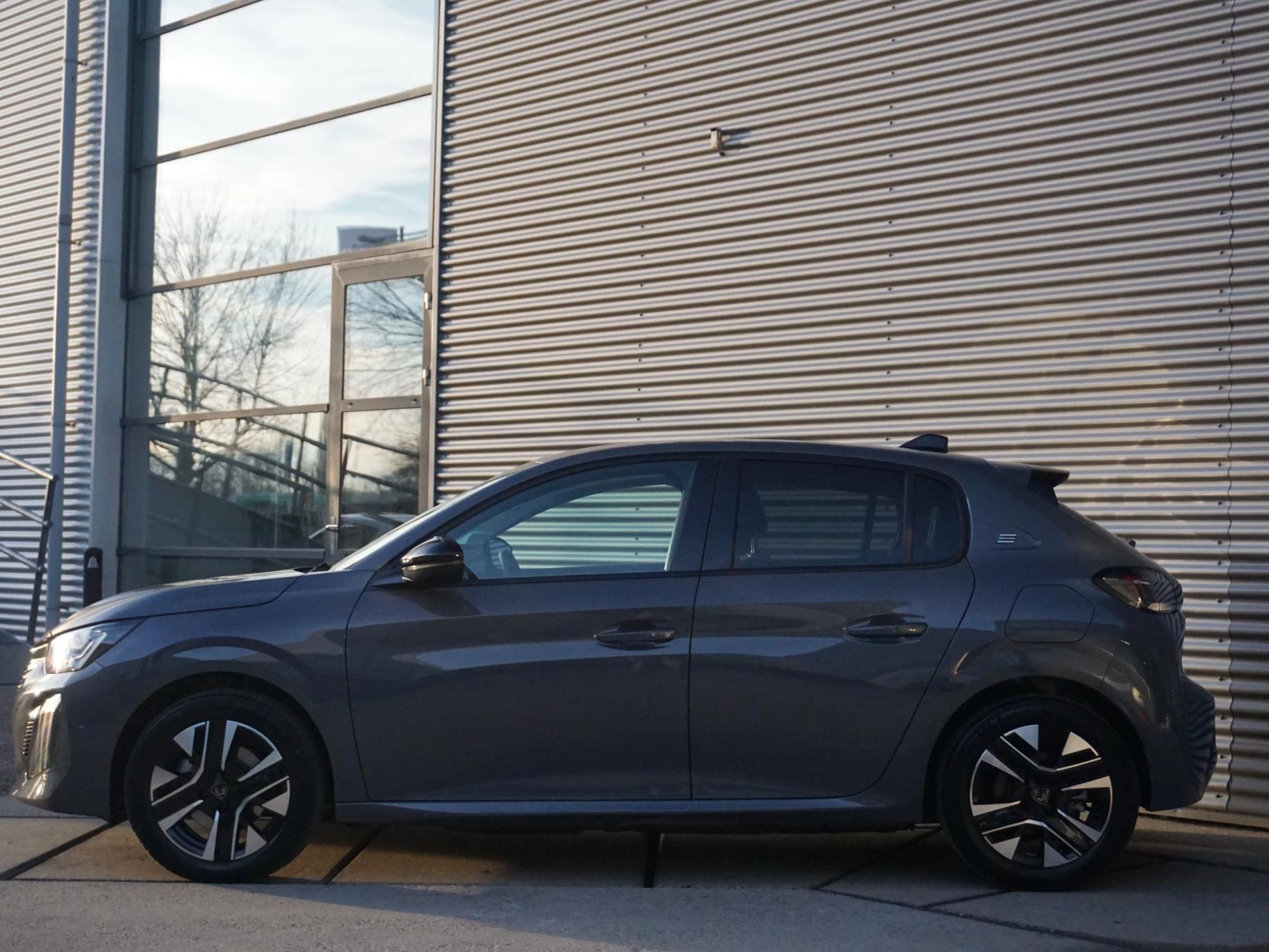 Hoofdafbeelding Peugeot e-208