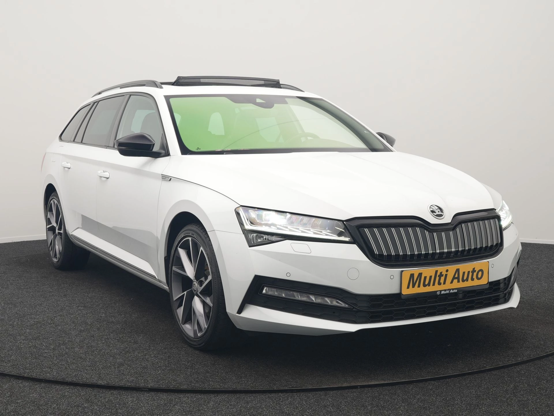 Hoofdafbeelding Škoda Superb