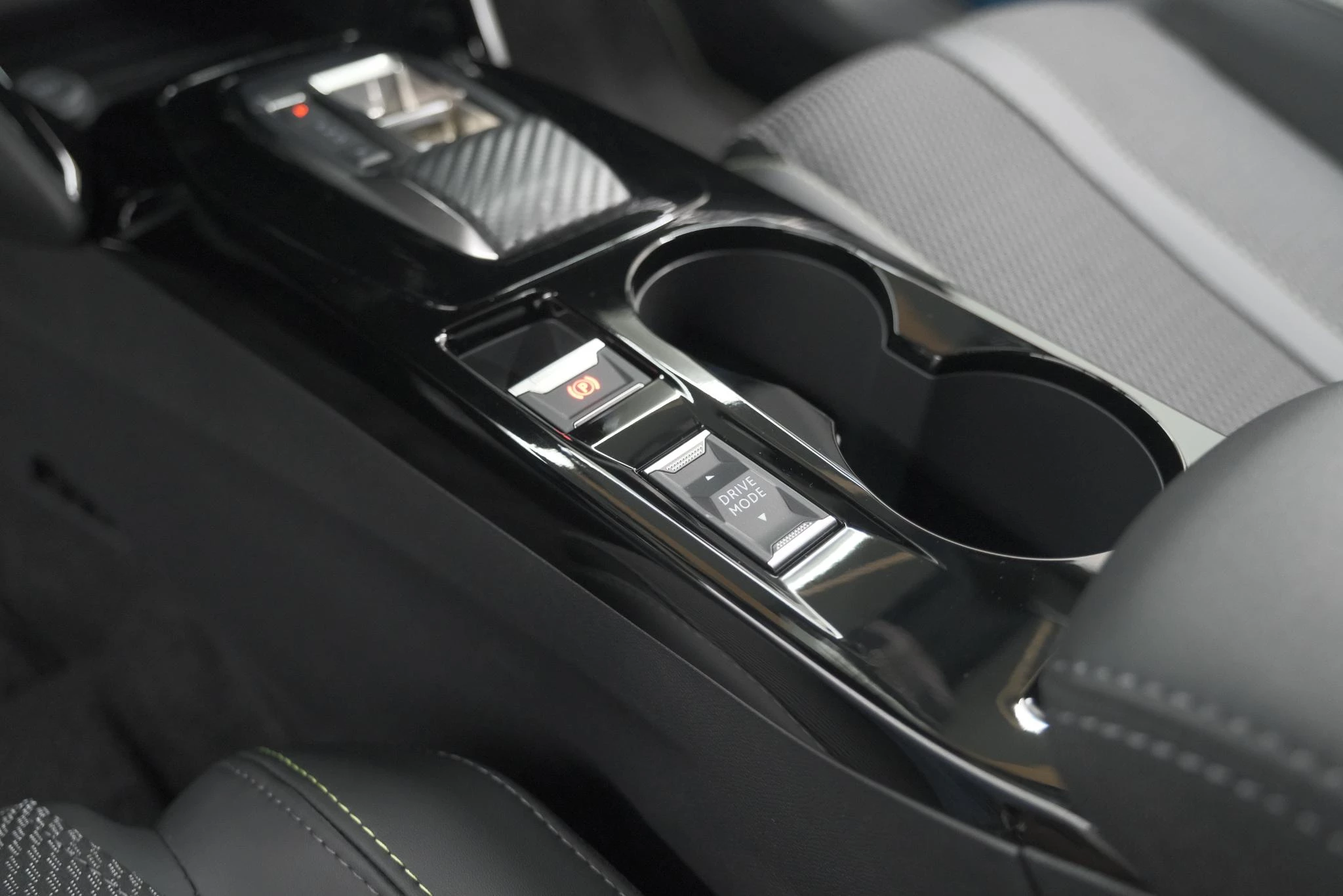 Hoofdafbeelding Peugeot e-2008