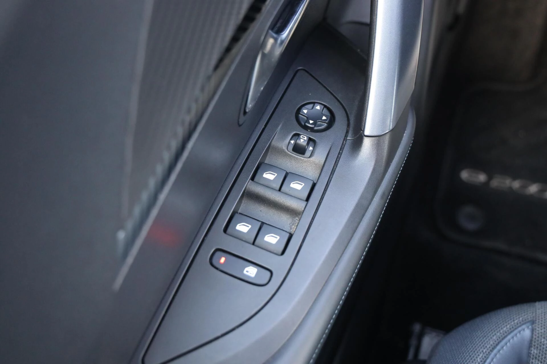 Hoofdafbeelding Peugeot e-2008
