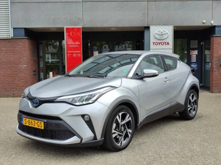 Hoofdafbeelding Toyota C-HR Toyota C-HR 1.8 Hybrid DYNAMIC NAVI KEYLESS APPLE/ANDROID 18'' LM-VELGEN PARK-SENSOREN CAMERA AD-CRUISE CLIMA NL-AUTO