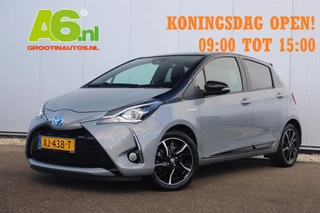 Toyota Yaris 1.5 Hybrid Bi-Tone Plus 101PK Automaat Panoramadak Navigatie Camera Clima Cruise Keyless Entry 16 inch LMV