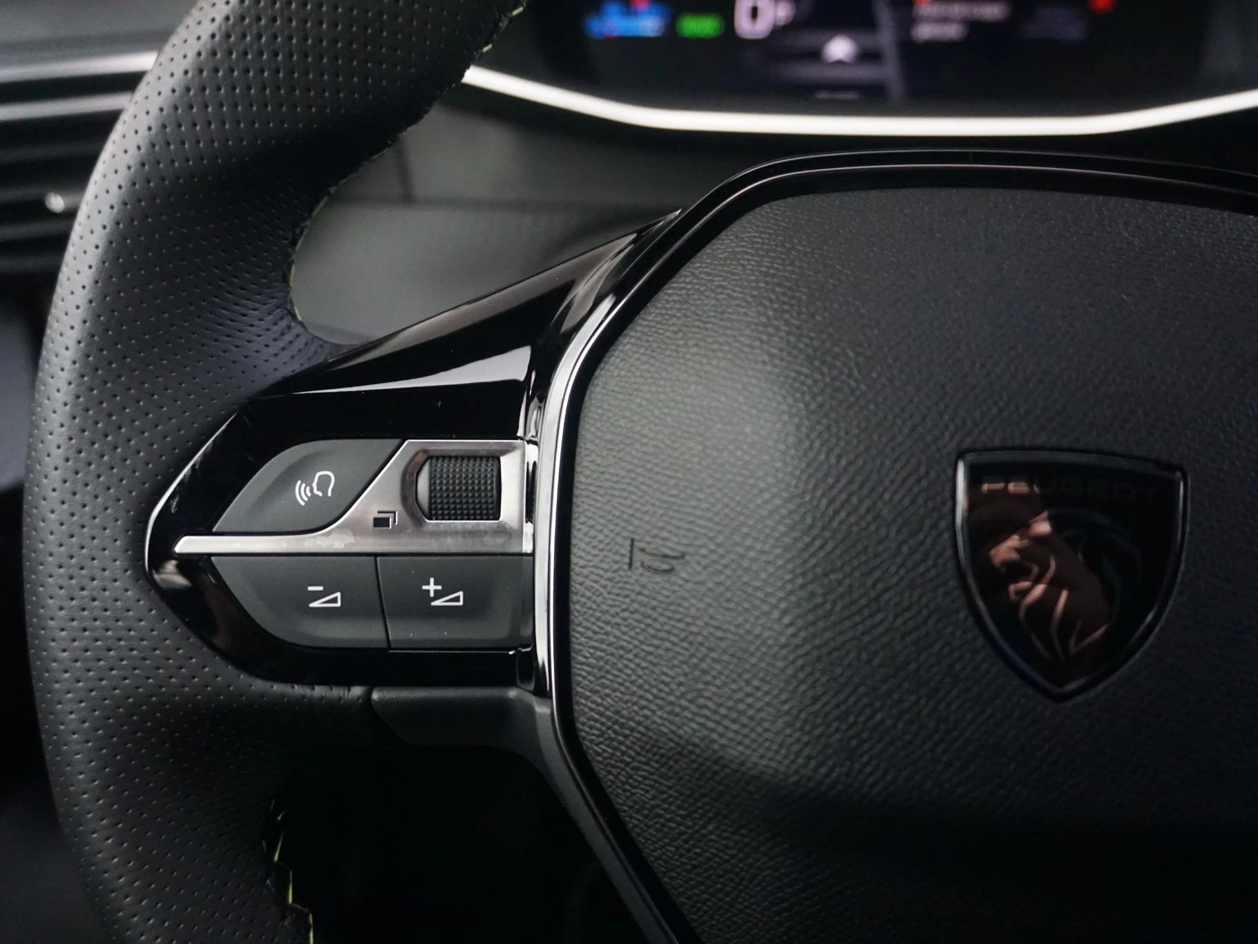 Hoofdafbeelding Peugeot e-2008