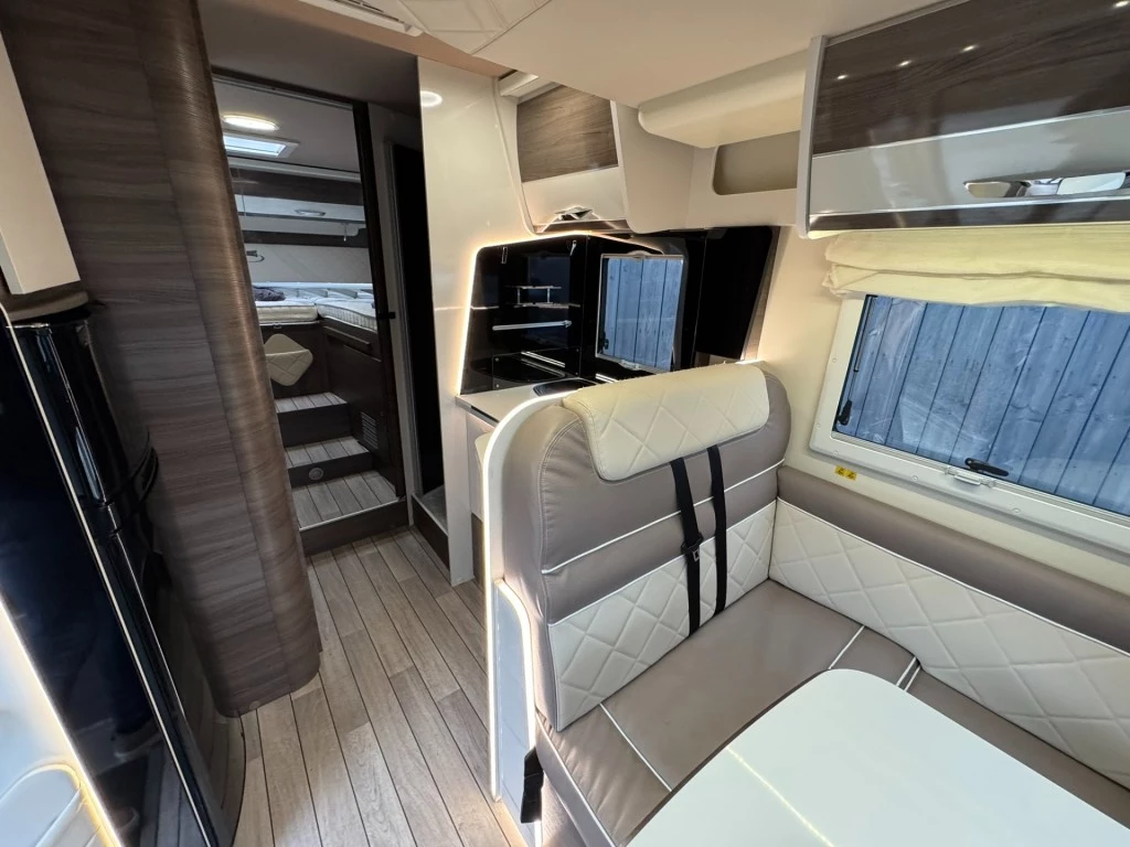 Hoofdafbeelding McLouis Carat 473