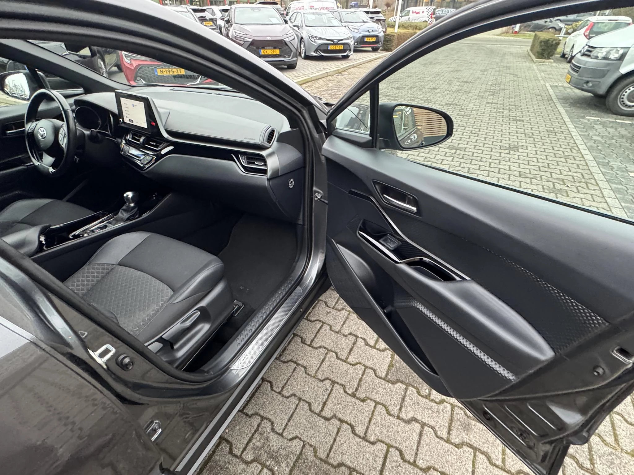 Hoofdafbeelding Toyota C-HR