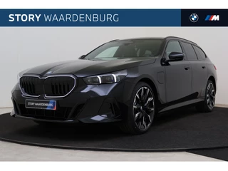 BMW 5 Serie Touring 530e M Sport Automaat / Panoramadak / Trekhaak / Bowers & Wilkins / Comfortstoelen / Adaptieve LED / Stoelventilatie / Achteruitrijcamera / Stuurverwarming