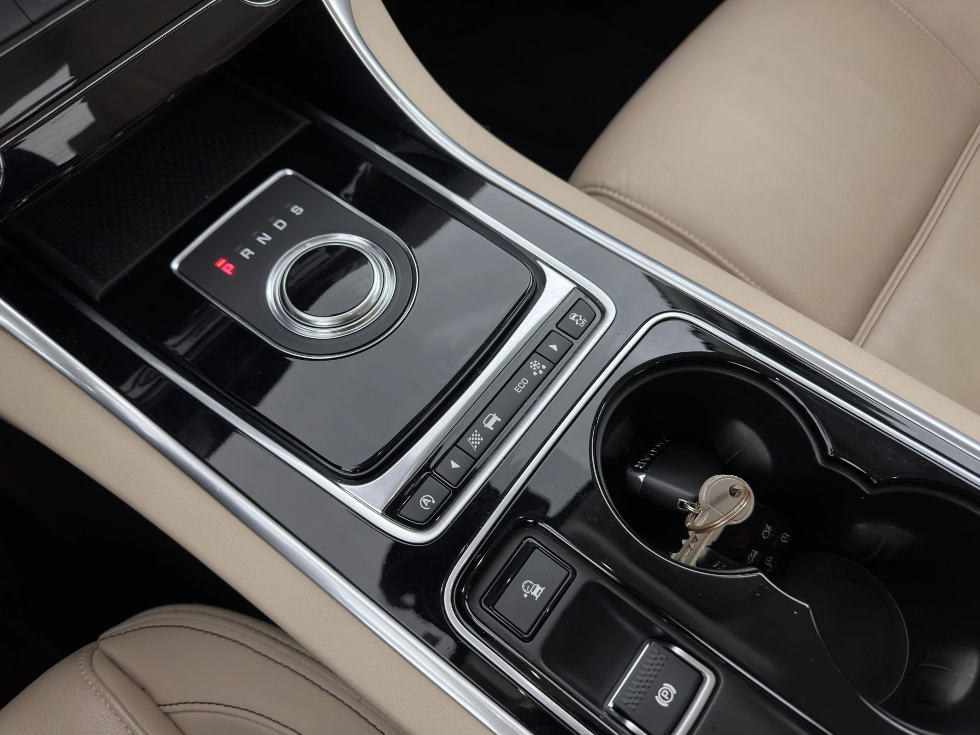 Hoofdafbeelding Jaguar XE