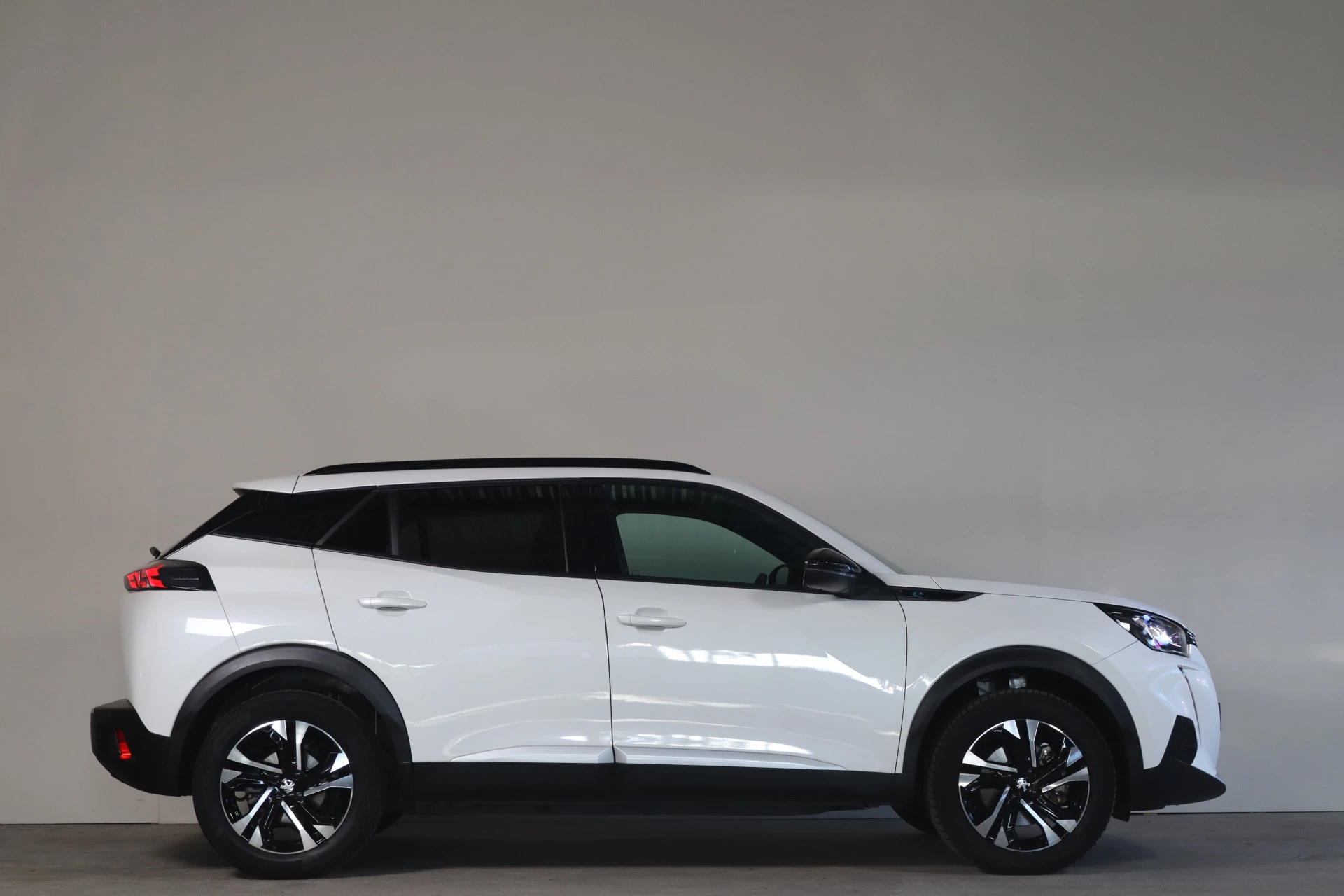 Hoofdafbeelding Peugeot e-2008