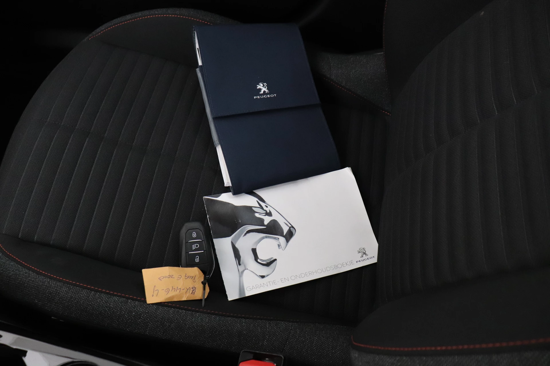 Hoofdafbeelding Peugeot e-2008