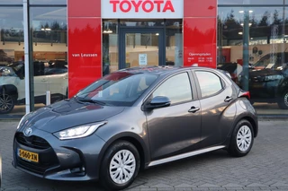 Toyota Yaris 1.5 Hybrid BUSINESS STOELVERW. DODEHOEKDETECTIE  PARK-SENSOREN AD-CRUISE CAMERA KEYLESS