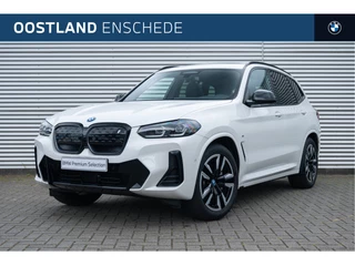Hoofdafbeelding BMW iX3 BMW iX3 Executive / Sportstoelen / Panoramadak / Adaptieve LED / Achteruitrijcamera / Parking Assistant / Driving Assistant Professional / Adaptief onderstel