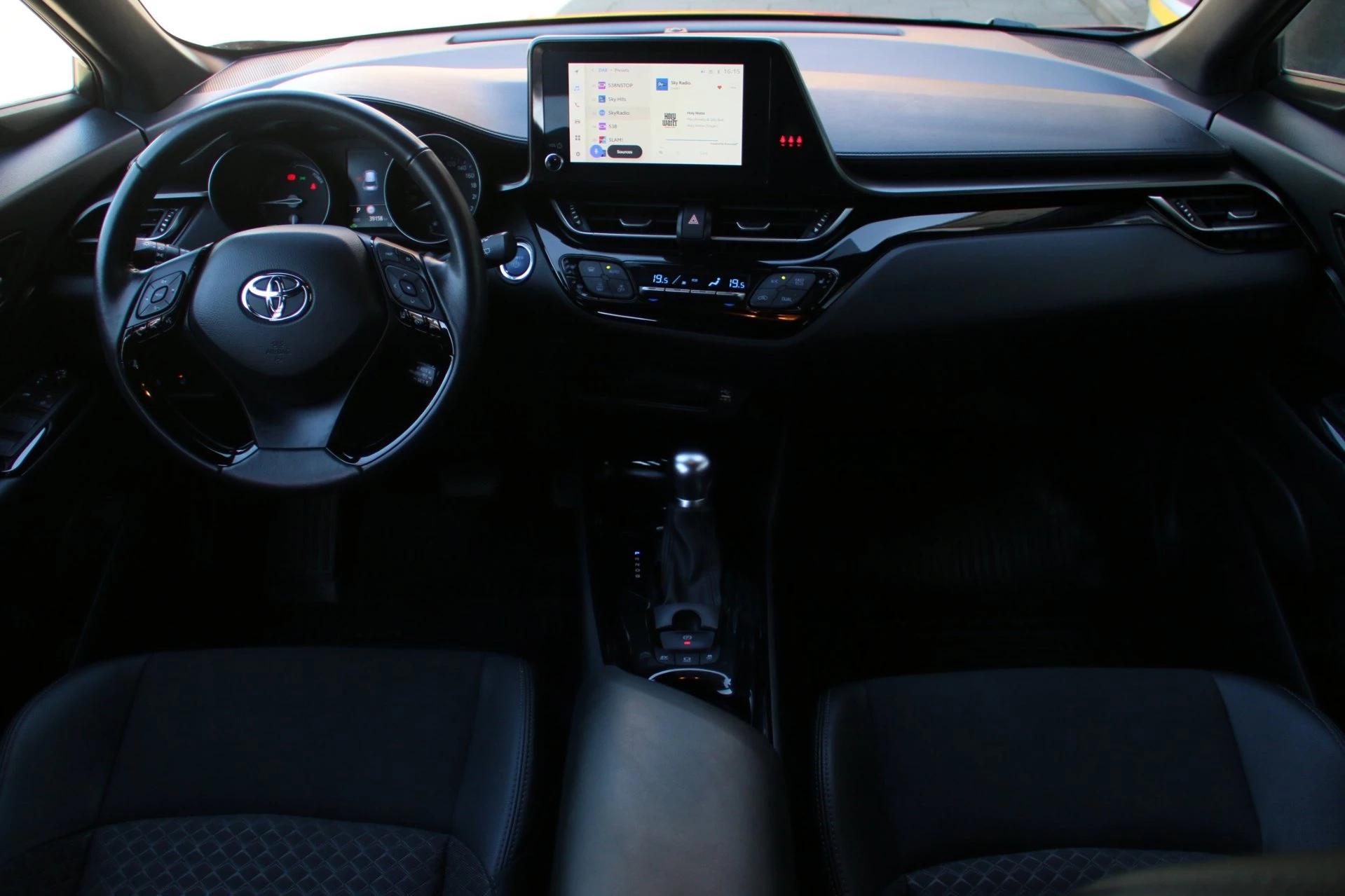 Hoofdafbeelding Toyota C-HR