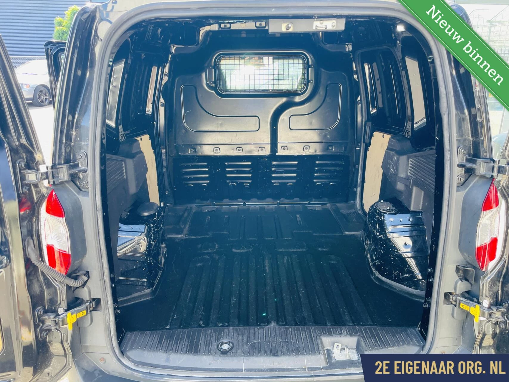 Hoofdafbeelding Ford Transit Courier