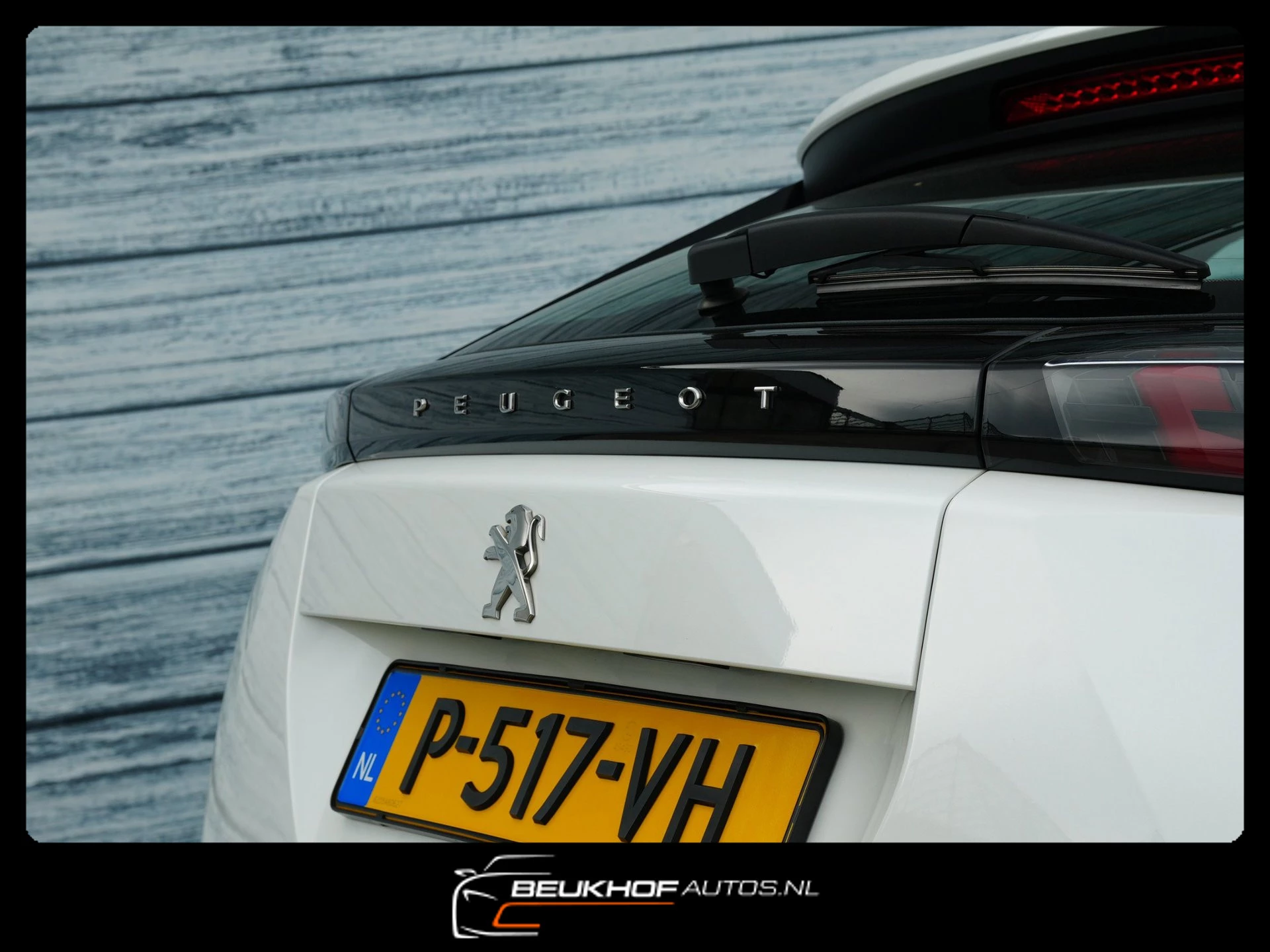 Hoofdafbeelding Peugeot e-2008