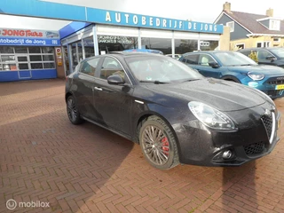 Hoofdafbeelding Alfa Romeo Giulietta Alfa Romeo Giulietta 1.4 Turbo MultiAir 170 Super TCT AUTOMAAT+PANORAMADAK+LEER+18"-LM