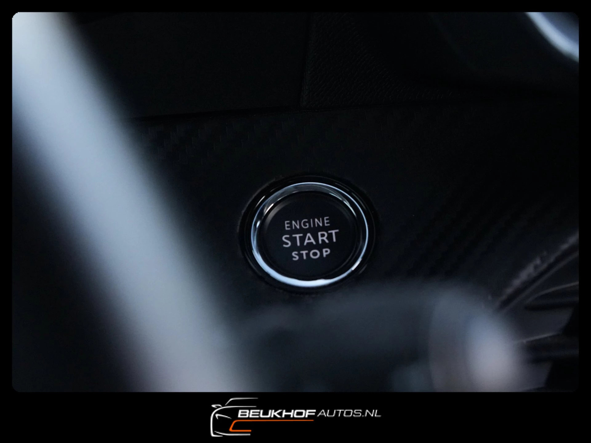 Hoofdafbeelding Peugeot e-2008