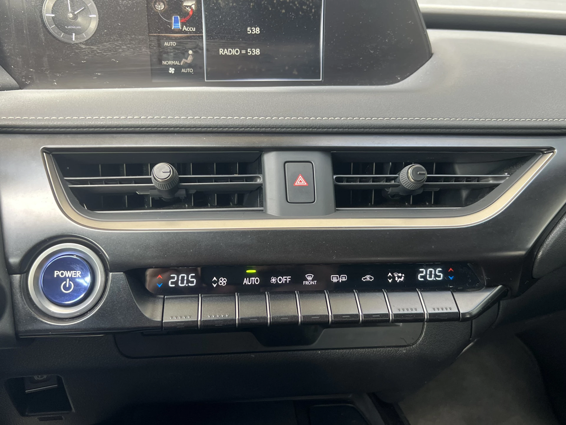 Hoofdafbeelding Lexus UX
