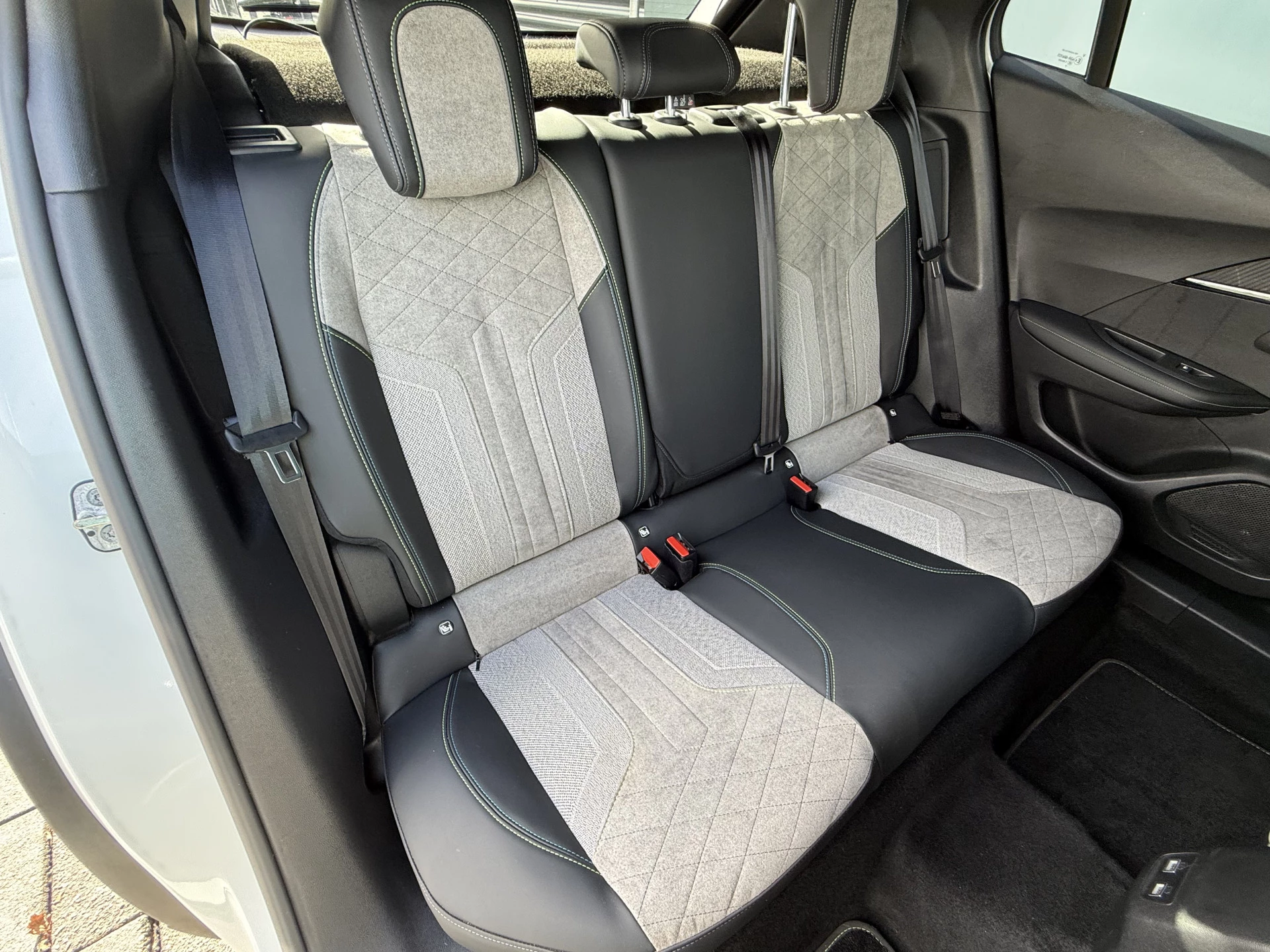 Hoofdafbeelding Peugeot e-2008