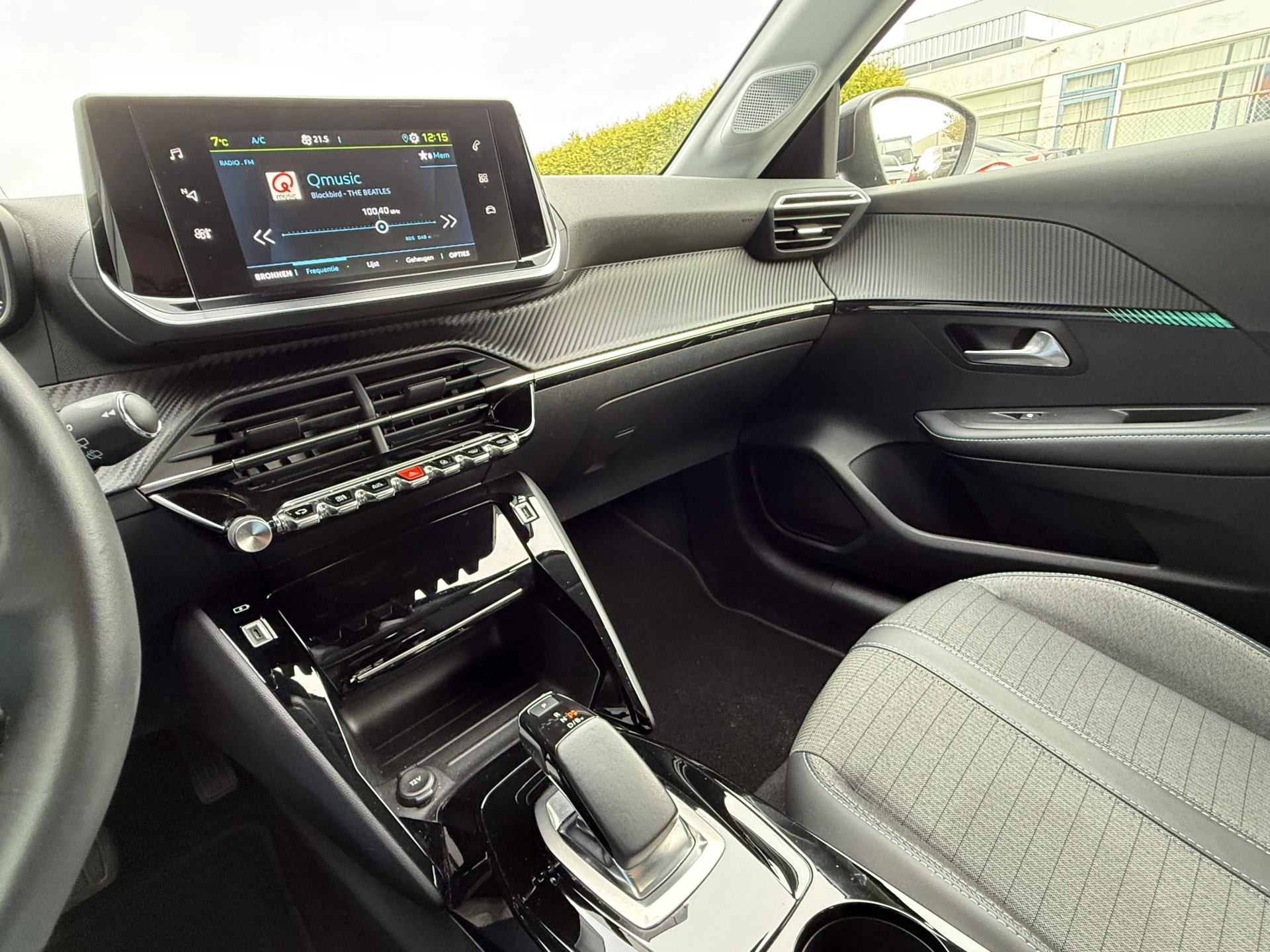 Hoofdafbeelding Peugeot e-208