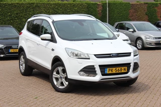 Ford Kuga 1.5 Titanium 150pk / Nieuwe Distributieriem / Trekhaak / Navigatie / Parkeerhulp achter / Keyless / 17'' / Stoelverwarming / Voorruit verwarmbaar / Getint glas / Cruise Control / Dakrails